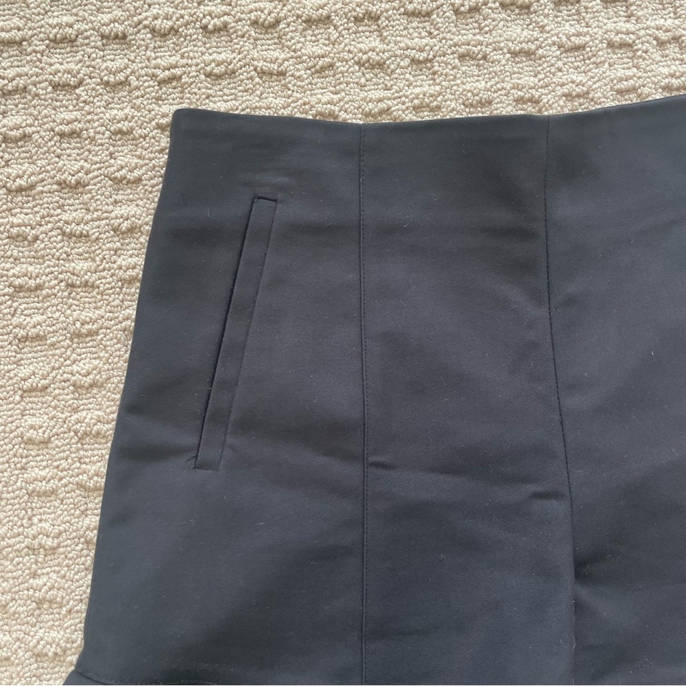 Ruffle edge skort EUC - Picture 4 of 7